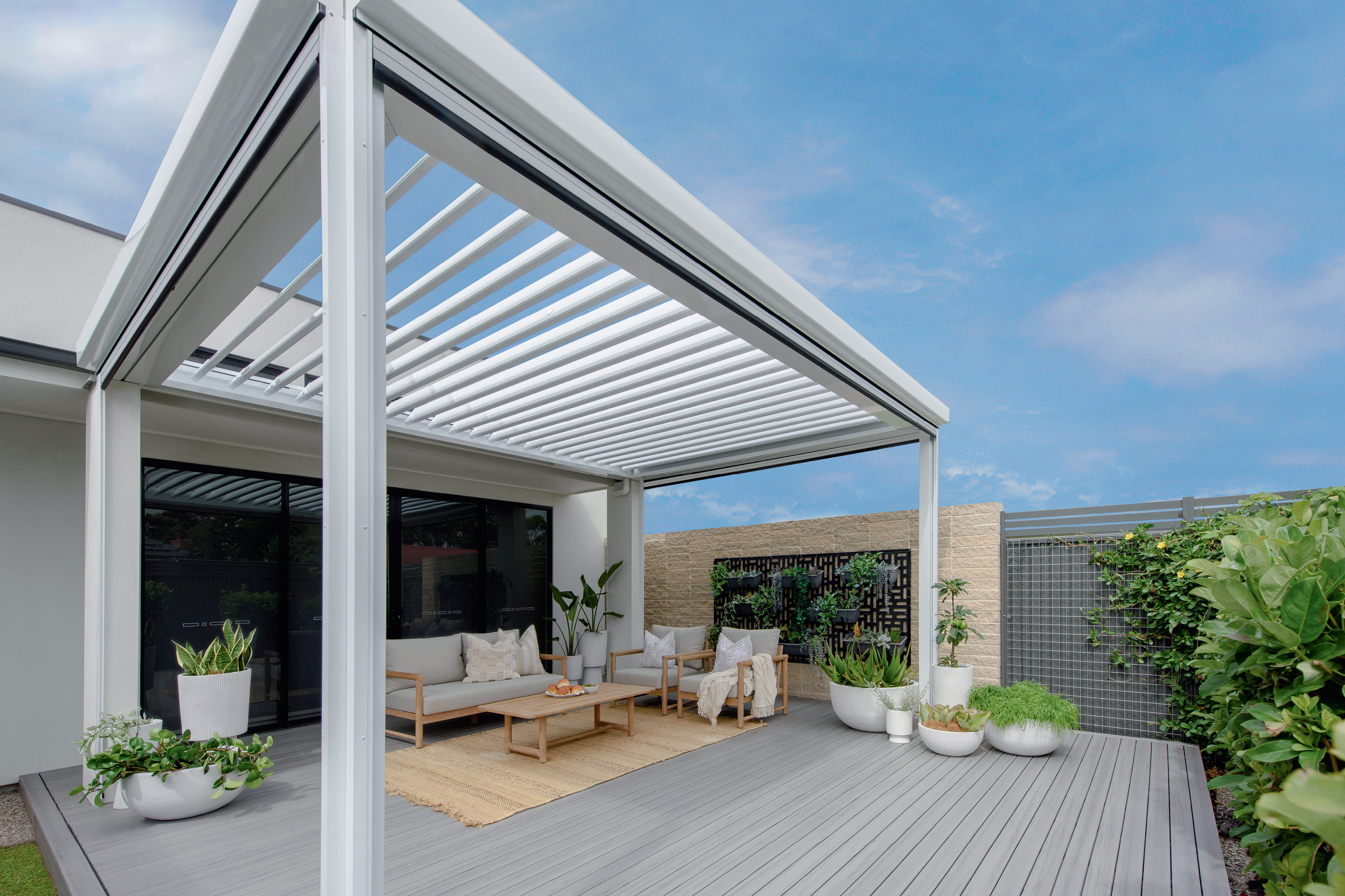 , Shade Blade, Sunroof or Insulated Roof: Which Stratco Roof Suits Your Patio?