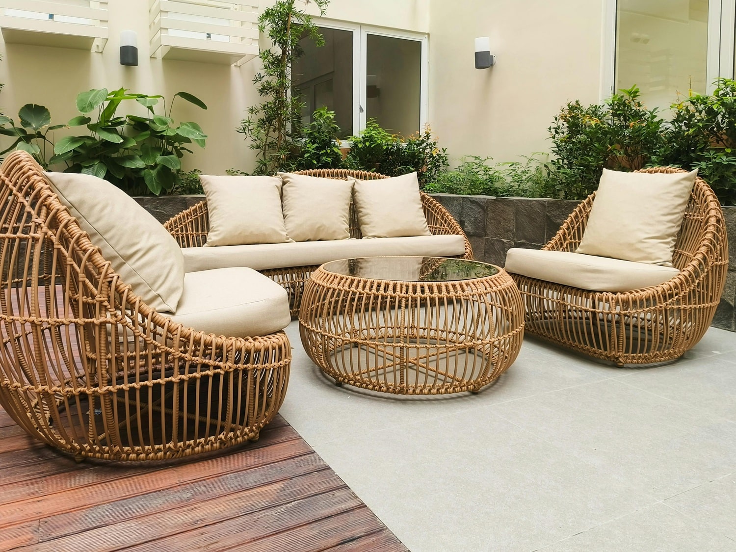 outdoor entertainment chair and table
