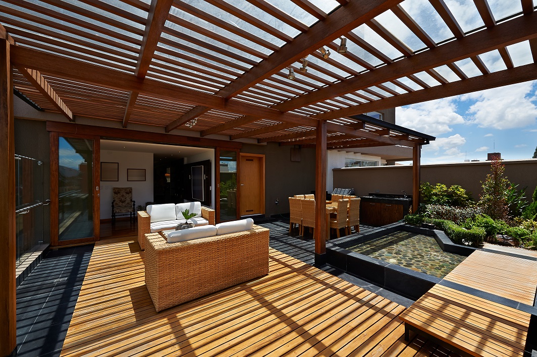 pergola with polycarbonate roof